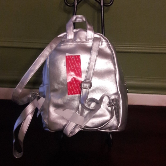 COPY - Backpack - Picture 4 of 9